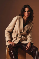 GIACCA LUNGA CON SPILLA